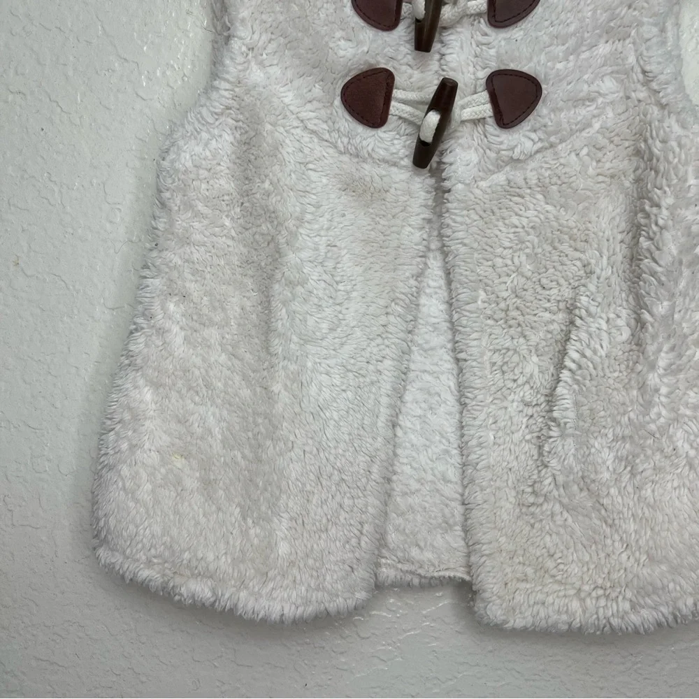 Old‎ Navy white fleece vest size 3t